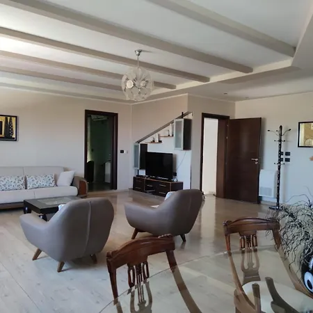 Andi Apartment